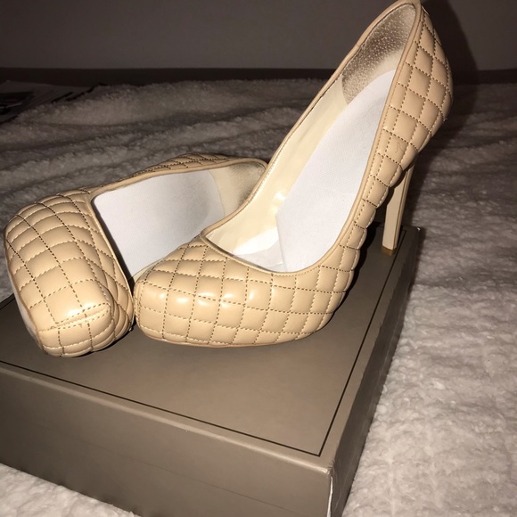 Designer Shoes - Picture 4 of 6